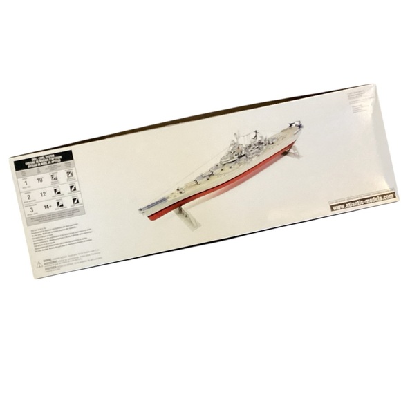 Atlantis Models USS Iowa WWII Battleship 1/535 Model Kit - Picture 6 of 11